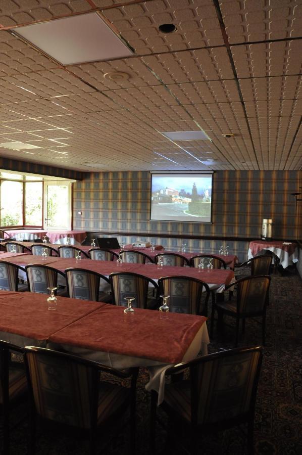 Hotel Henri 4 Rostrenen Zewnętrze zdjęcie