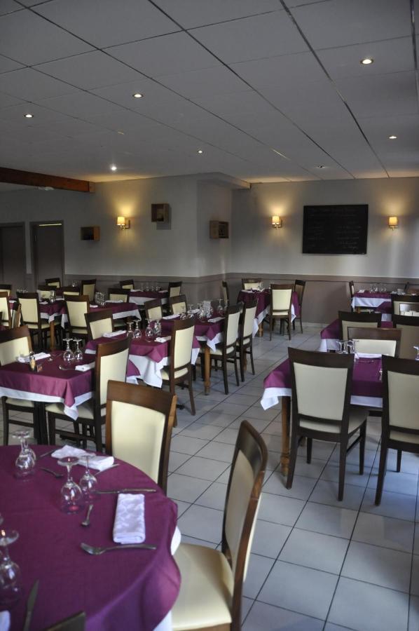 Hotel Henri 4 Rostrenen Zewnętrze zdjęcie
