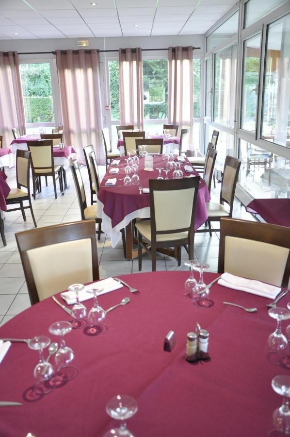 Hotel Henri 4 Rostrenen Zewnętrze zdjęcie